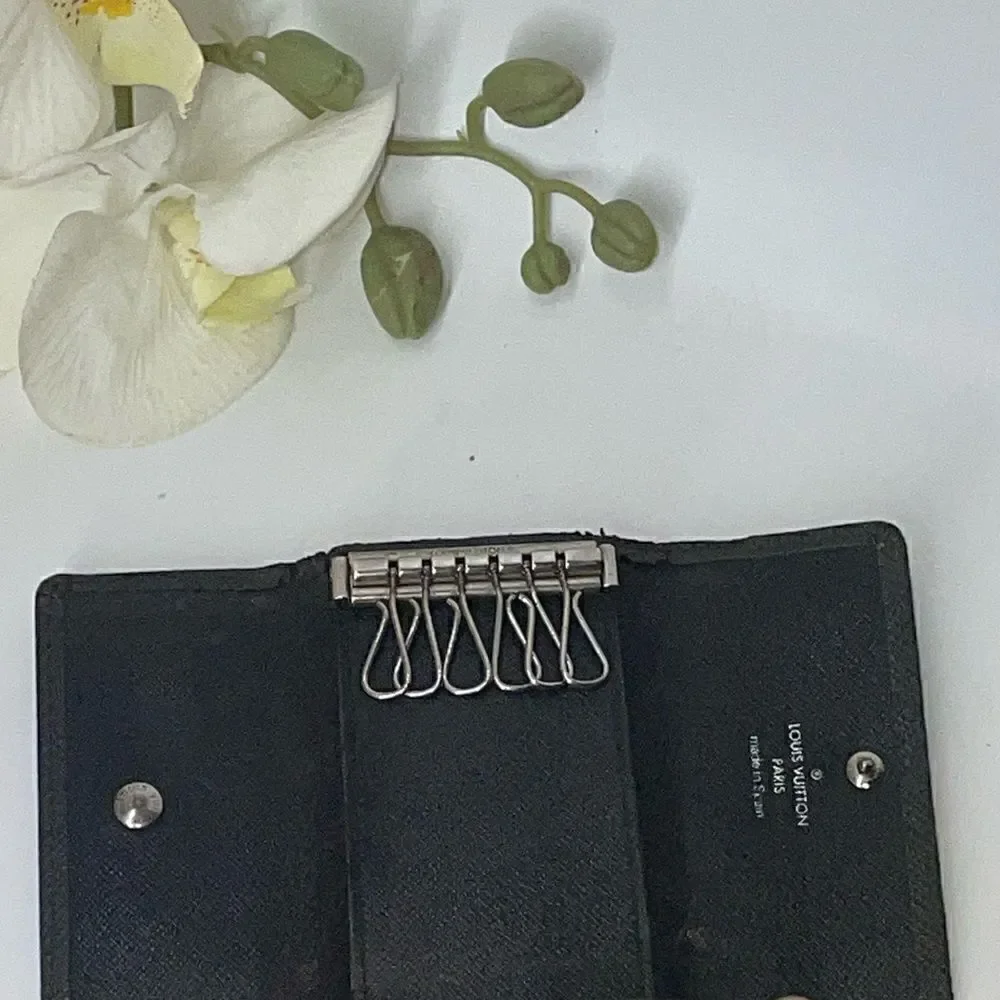AUTHENTIC Louis Vuitton Black Taiga 6 Key Wallet